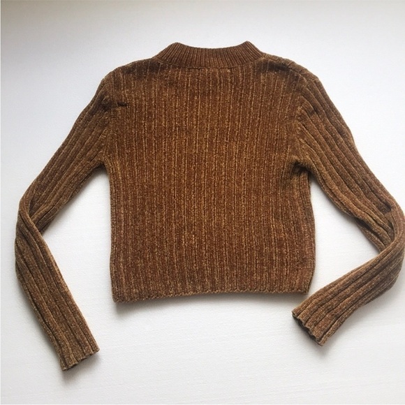 Forever 21 Very Soft Long Sleeve Cropped Sweater‎ - Picture 2 of 6